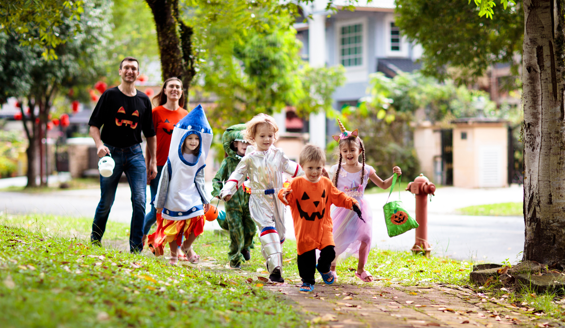 Kids trick-or-treating in Halloween costumes outside